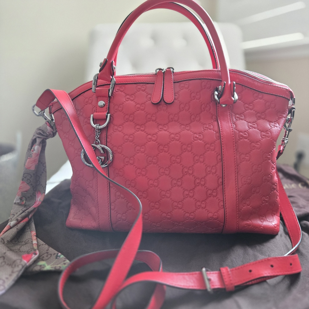 Elegant Red Guccissima Leather Medium Tote